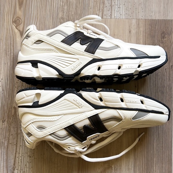 Karhu Super Fulcrum Sneakers Vanilla Ice Black NWOT - Picture 9 of 16